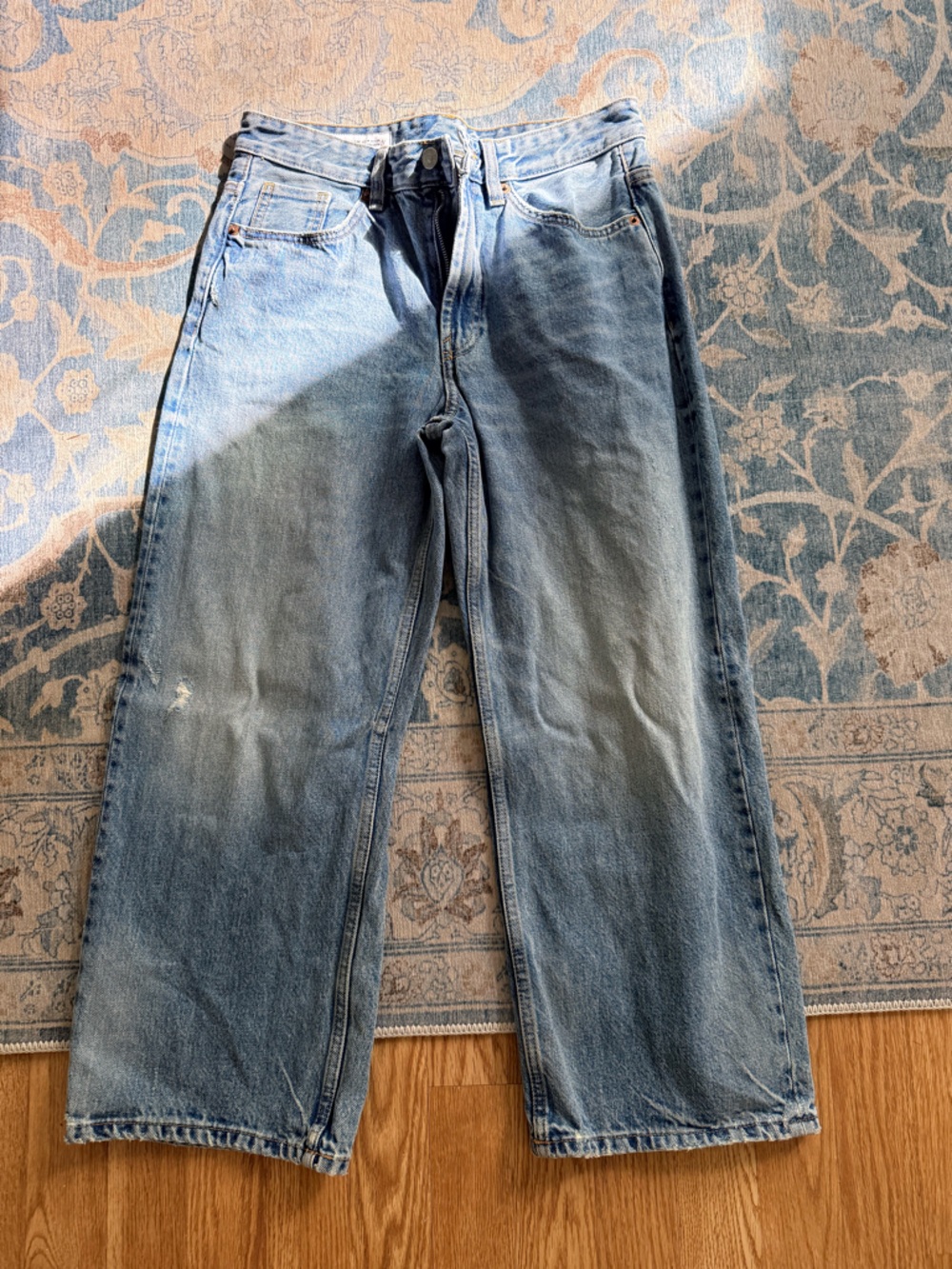 Zara women’s Washed Light Blue Relaxed cropped Jeans